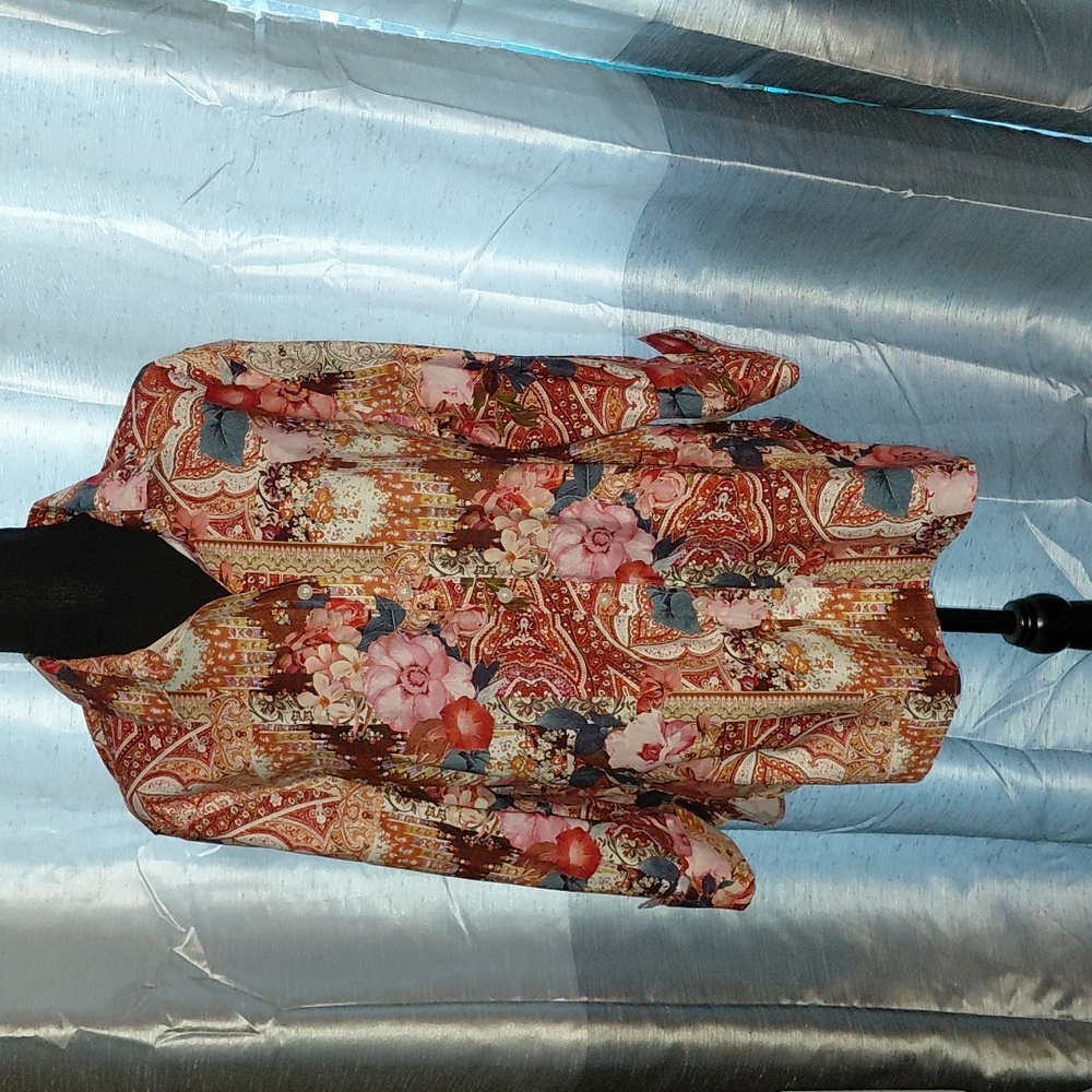 Chico's,No Iron Stretch Multicolor Floral Blouse. Size 3 which Is XL. 3/4 Sleeve